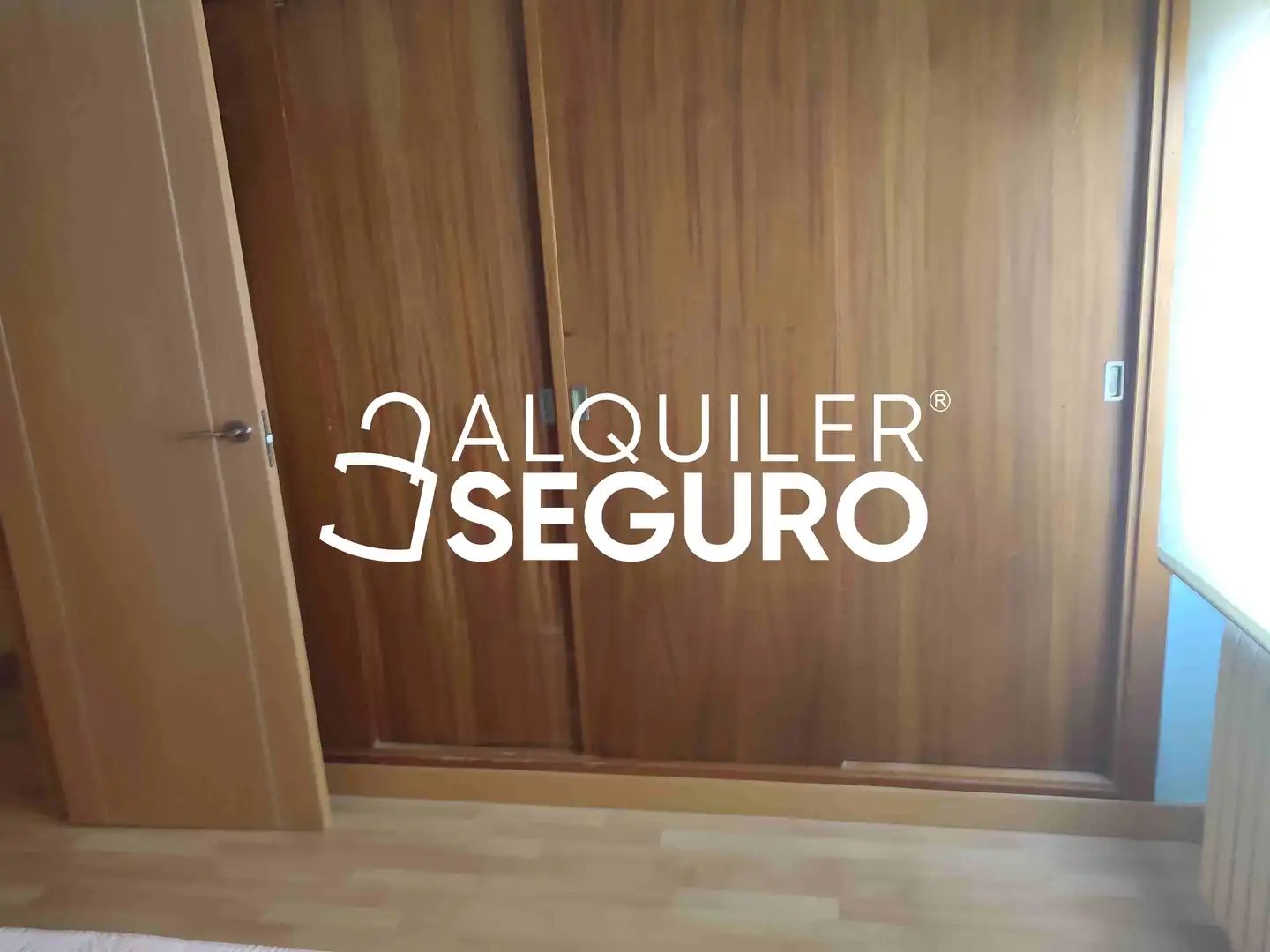 Habitación de Piso de alquiler en Zaragoza con Aire acondicionado, Calefacción y Amueblado