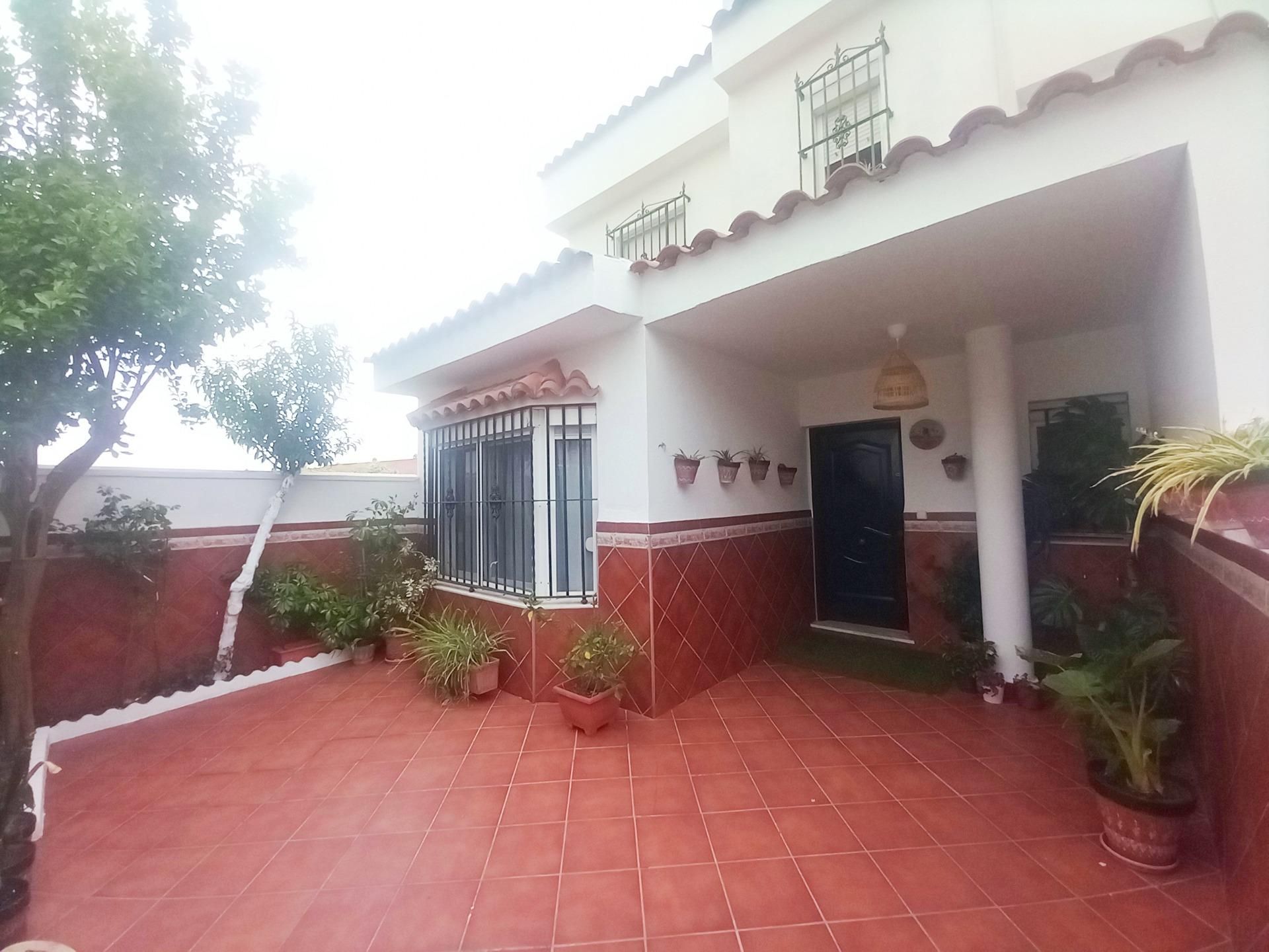 Exterior view of Single-family semi-detached for sale in Jerez de la Frontera  with Air Conditioner, Heating and Terrace