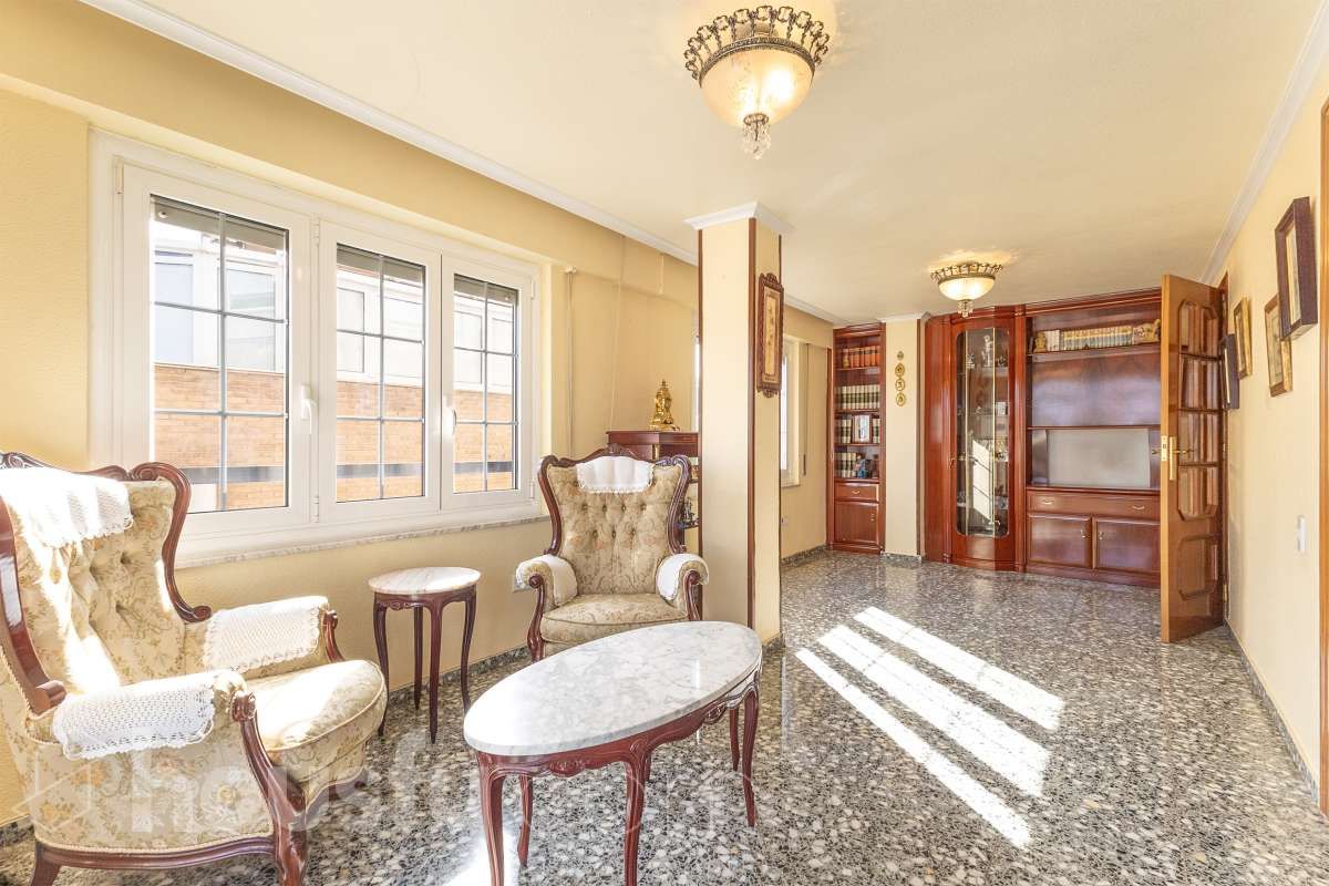 Flat for sale in Sax  with Balcony