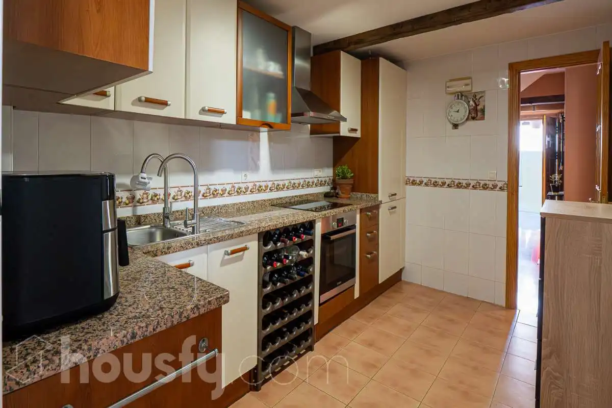 Houses for sale in Calle Atlántida, Alcorrín