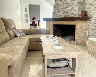 Sala d'estar de Casa o xalet en venda en Lucena amb Aire condicionat, Terrassa i Traster