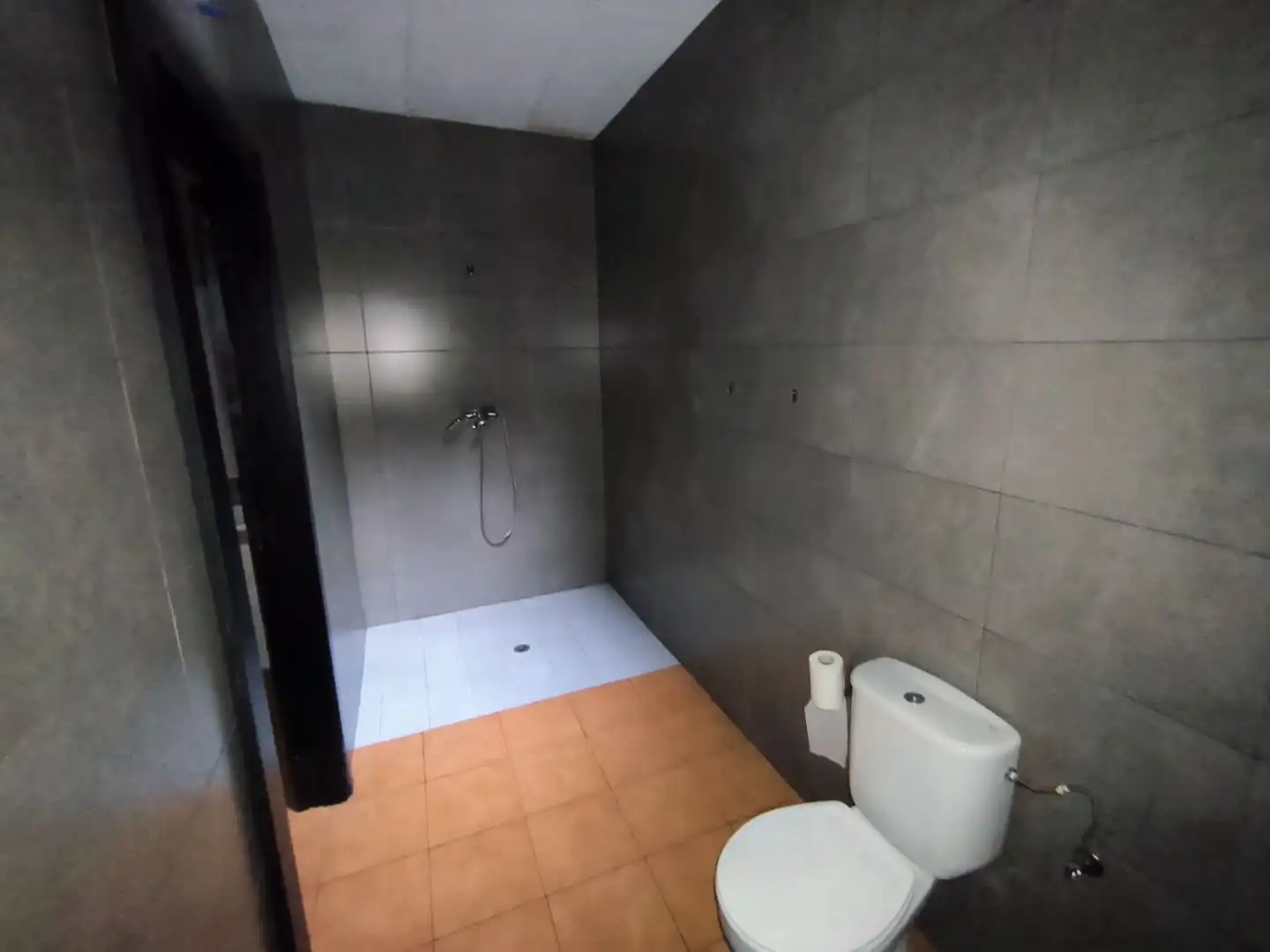 Baño de Local de alquiler en León Capital  con Aire acondicionado y Parquet