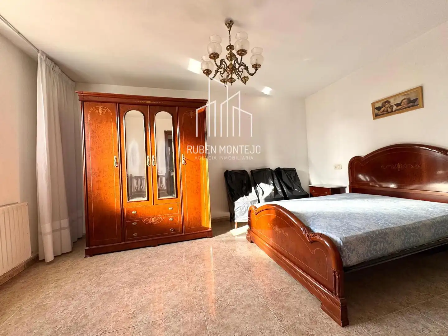 Habitación de Casa adosada en venta en Gomecello con Calefacción, Terraza y Trastero