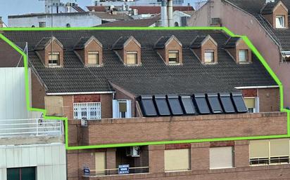 Vista exterior de Àtic en venda en  Jaén Capital amb Aire condicionat i Terrassa