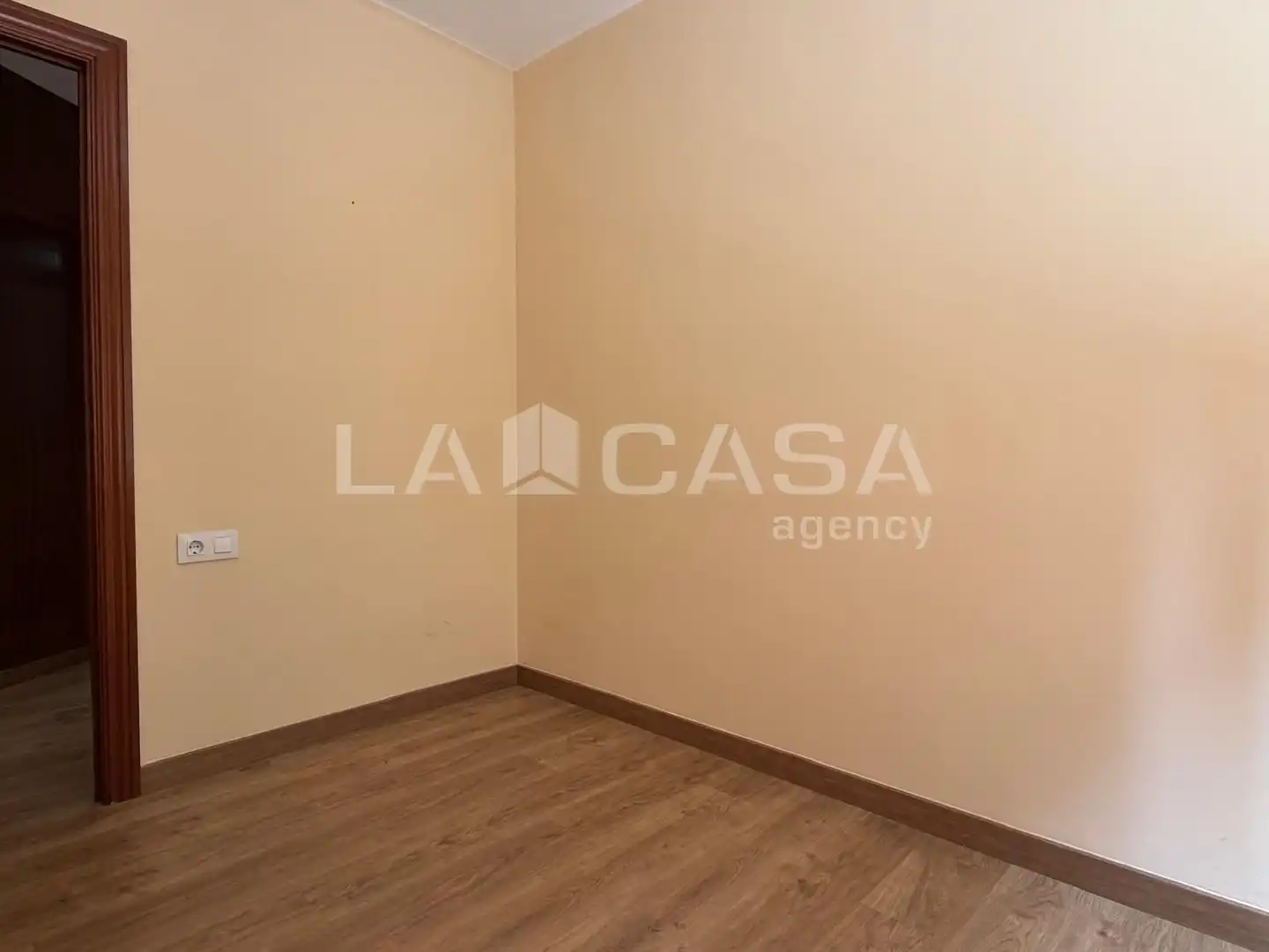 Piso en venta en Santa Coloma de Gramenet con Calefacción