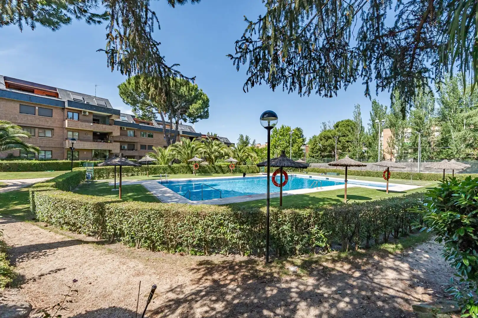 Schwimmbecken von Maisonette zum Verkauf in Majadahonda mit Heizung, Privatgarten und Terrasse