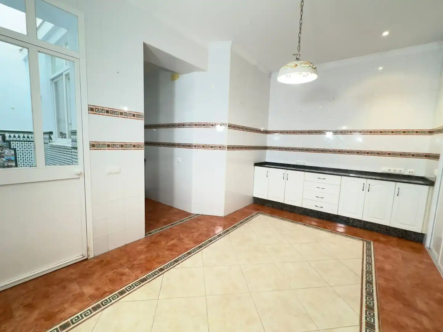Kitchen of Houses for sale in San Fernando