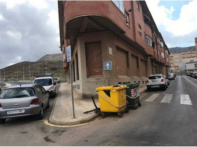 Local comercial en Venta en Calle Alcalde Luarca en La Unión ciudad