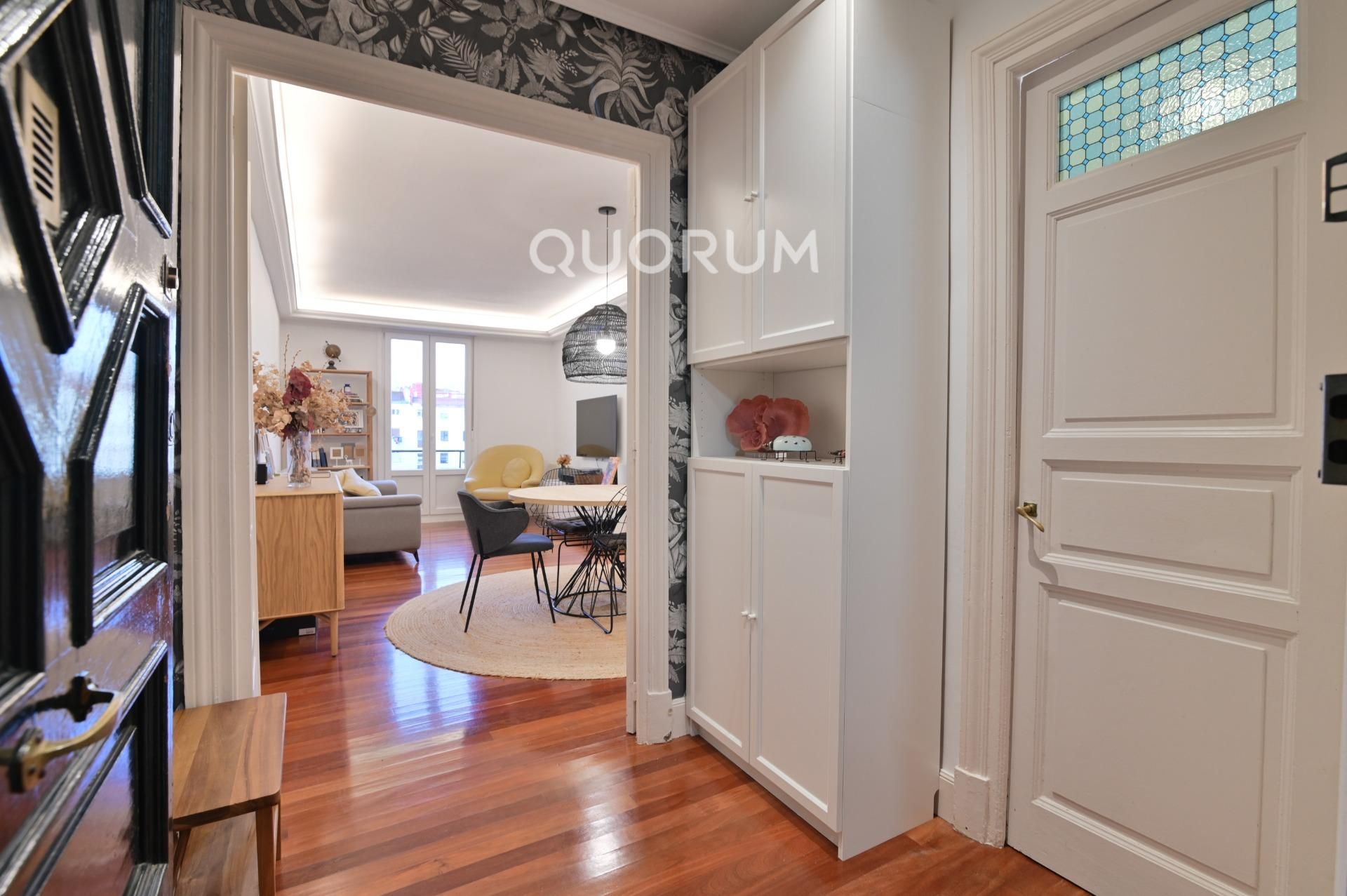 Living room of Flat for sale in Bilbao   with Heating, Terrace and Balcony