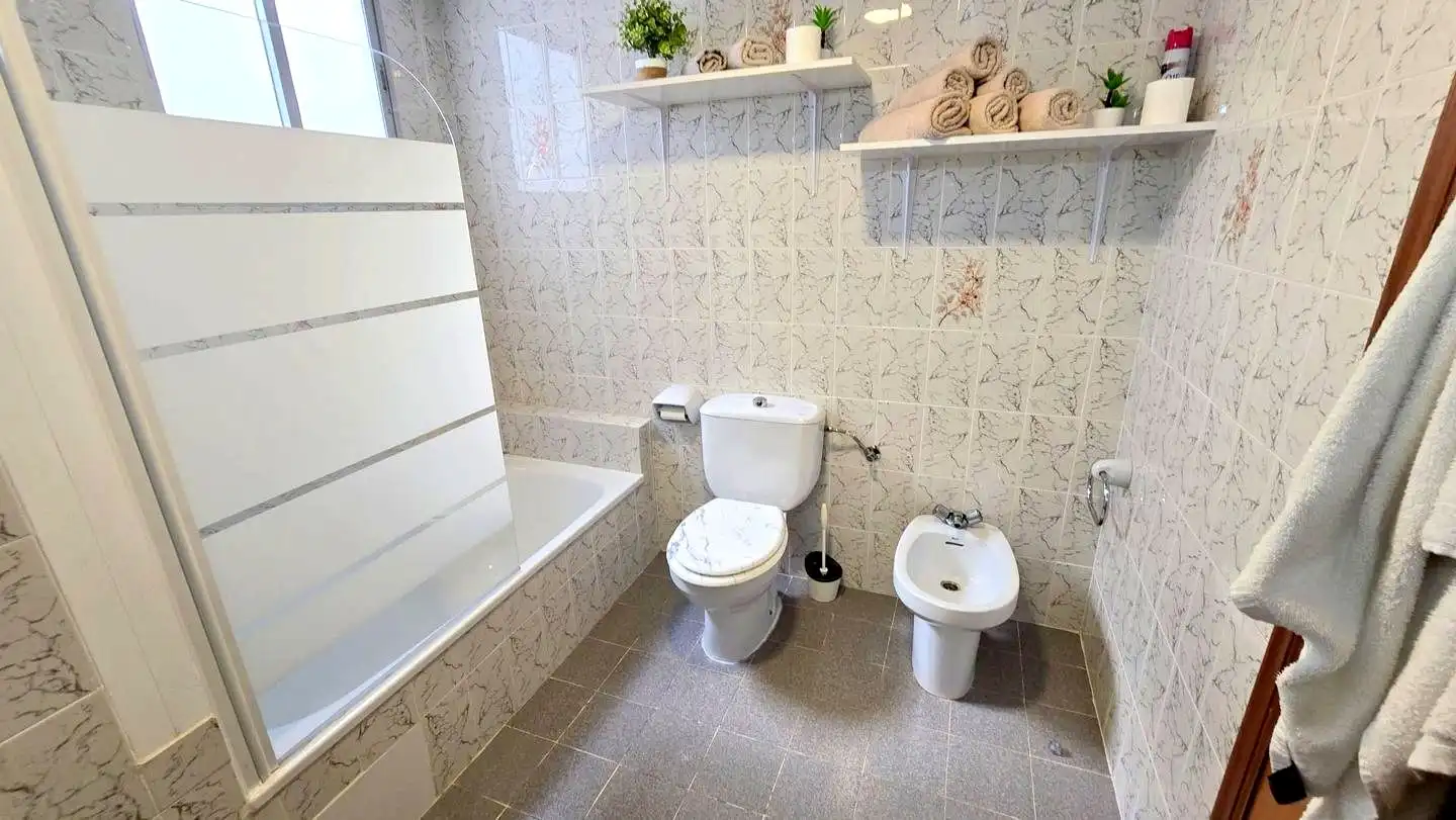 Bathroom of Flat for rent in Gandia