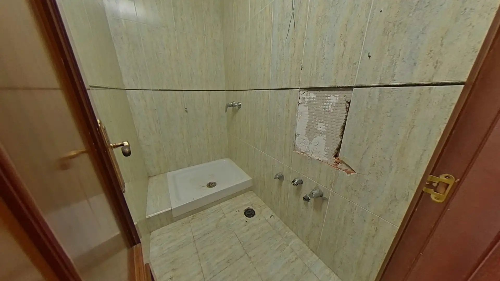 Baño de Piso en venta en Hazas de Cesto con Balcón