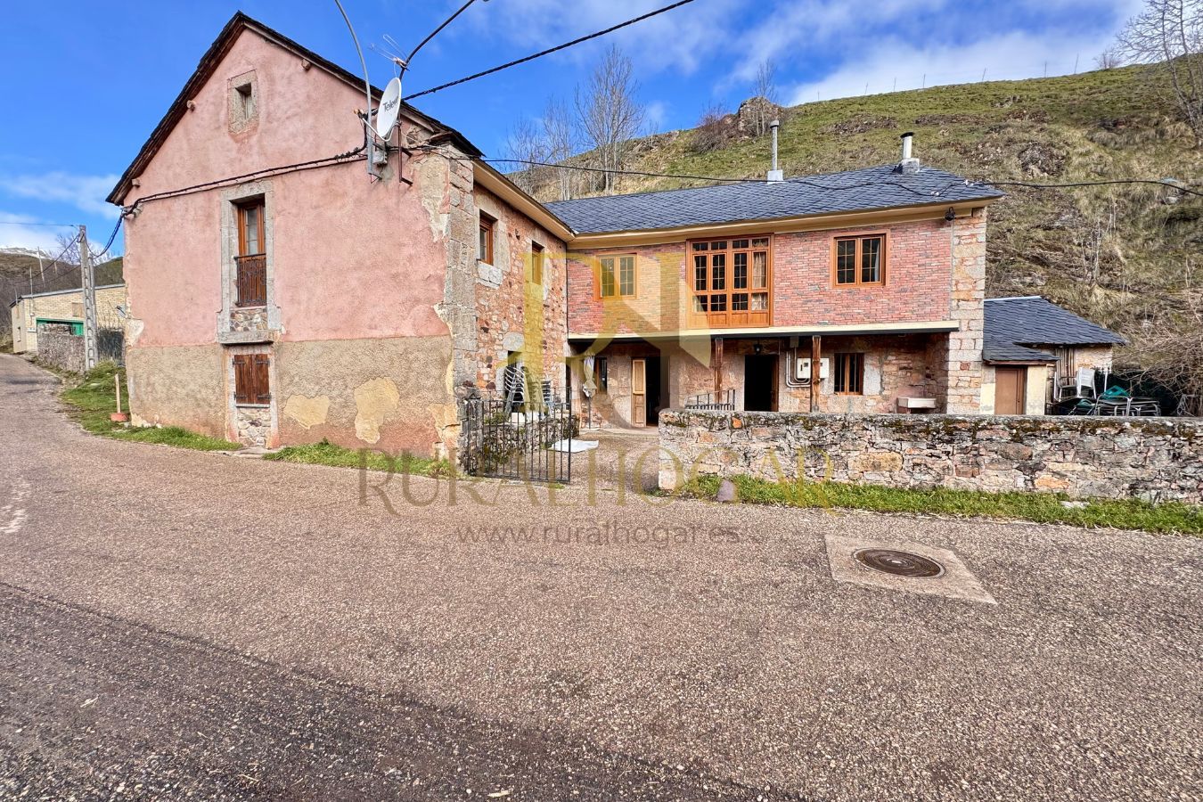 Exterior view of House or chalet for sale in San Emiliano  with Heating