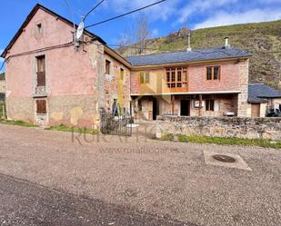Exterior view of House or chalet for sale in San Emiliano  with Heating