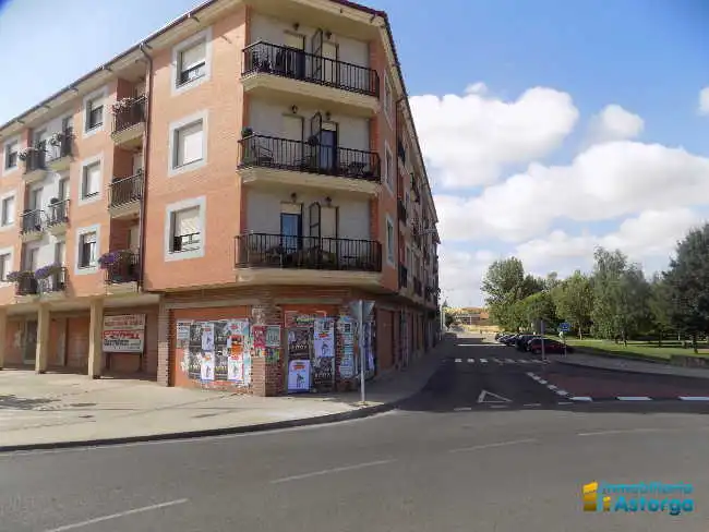 Local comercial de lloguer a A-6, imagen 2