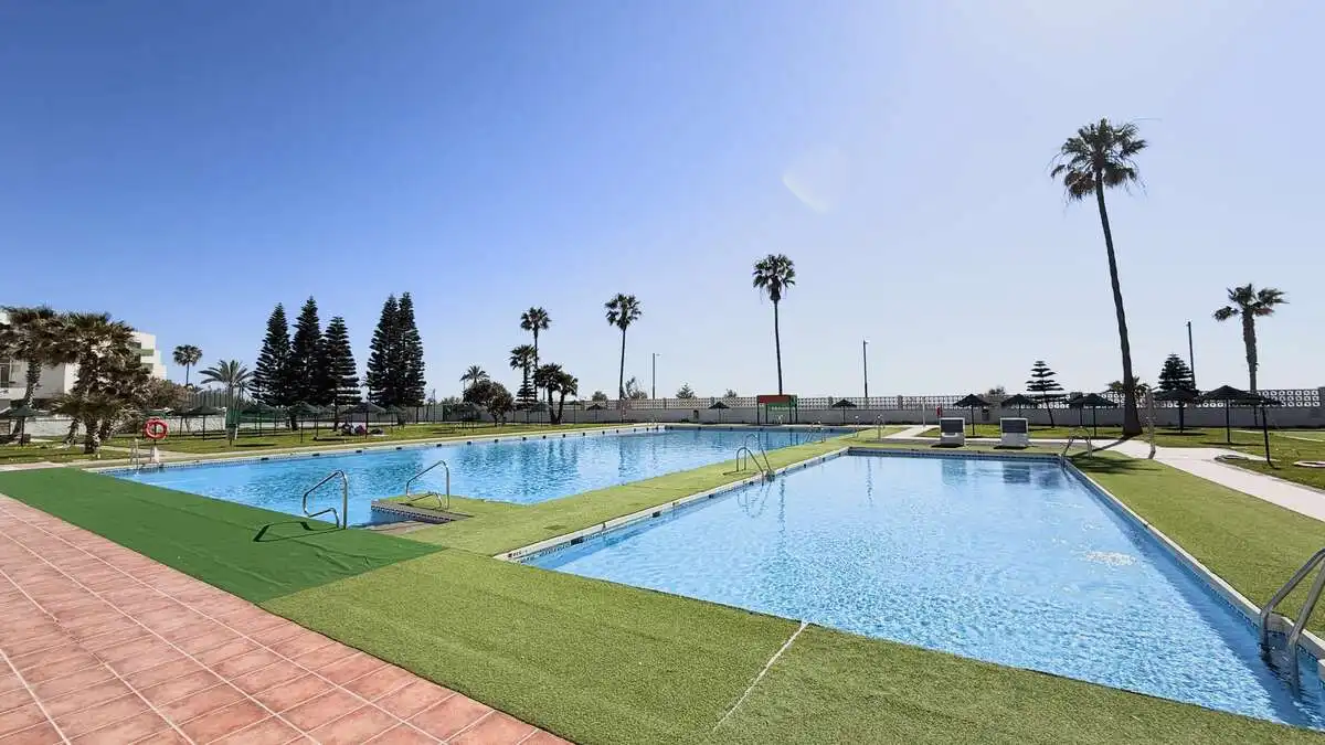 Piscina de Pis en venda en Salobreña amb Terrassa, Moblat i Microones