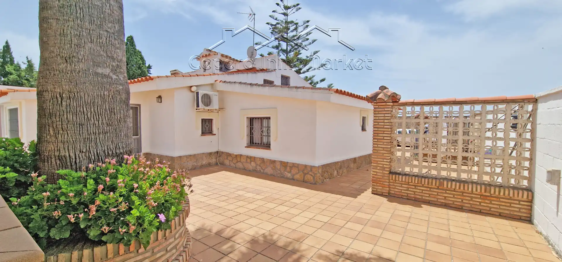 Vista exterior de Casa o xalet en venda en El Puerto de Santa María amb Aire condicionat, Jardí privat i Piscina