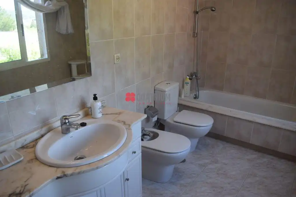 Bany de Casa o xalet en venda en Santiago de Compostela  amb Jardí privat