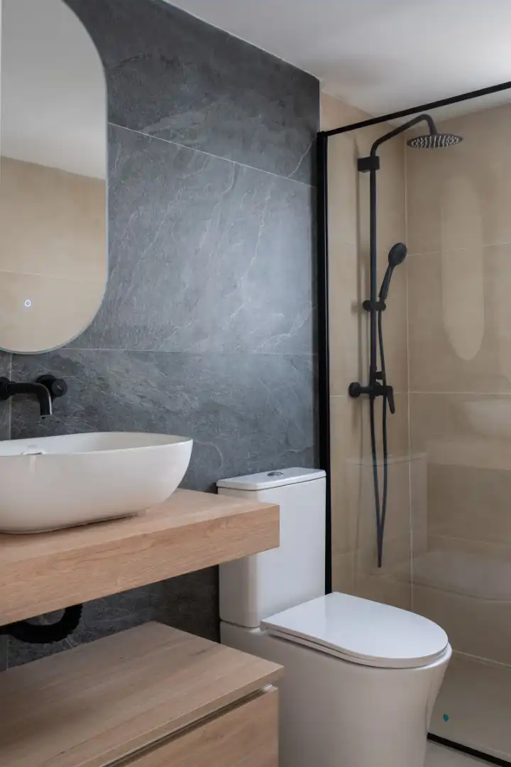 Badezimmer von Wohnung zum Verkauf in Benahavís mit Klimaanlage, Terrasse und Möbliert