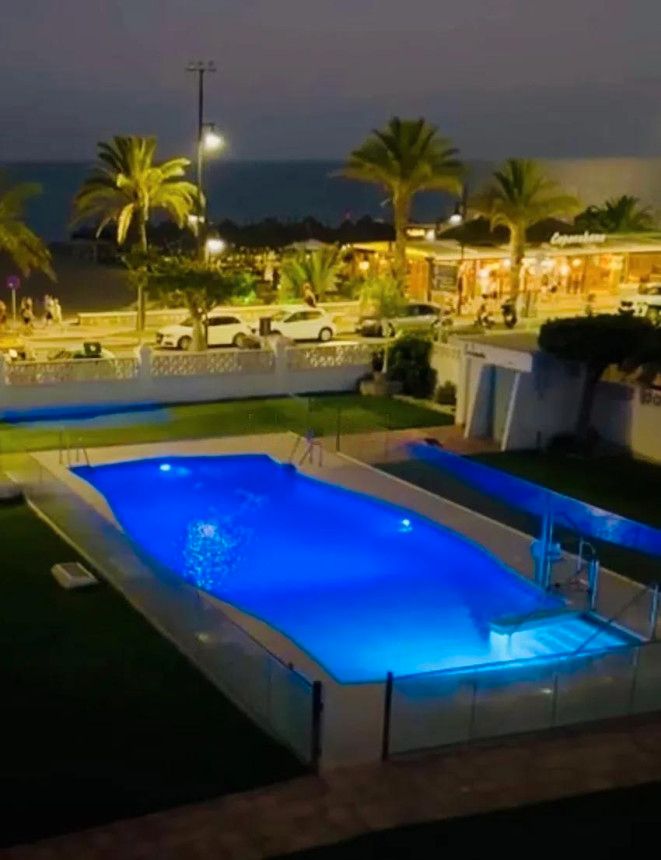 Piscina de Apartament en venda en Torremolinos amb Aire condicionat, Terrassa i Moblat