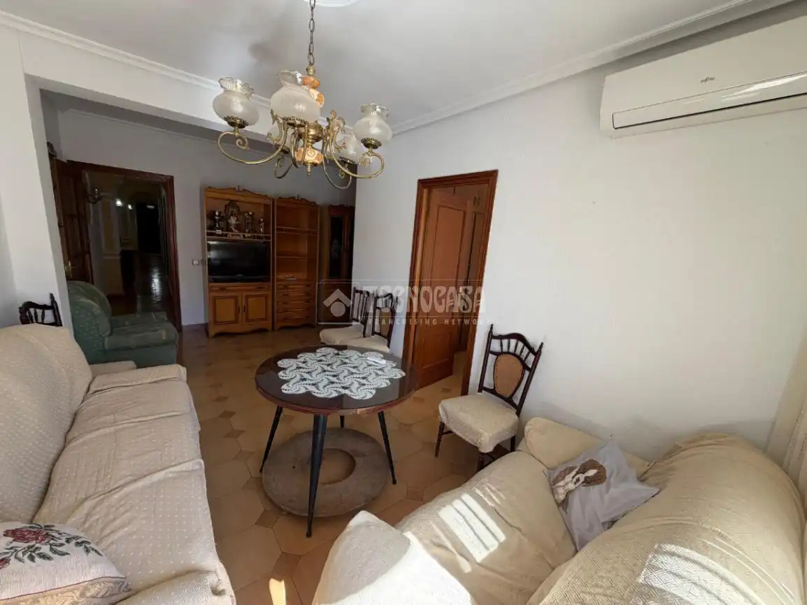 Sala de estar de Piso en venta en Jaén con Balcón