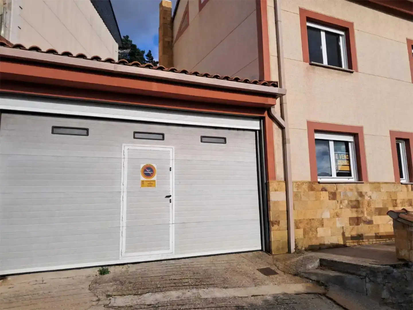 Vista exterior de Casa o xalet en venda en Guardo amb Balcó