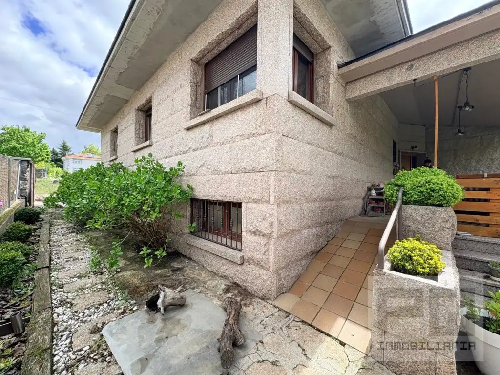 Außenansicht von Haus oder Chalet zum Verkauf in Las Navas del Marqués  mit Ofen, Waschmaschine und Mikrowelle