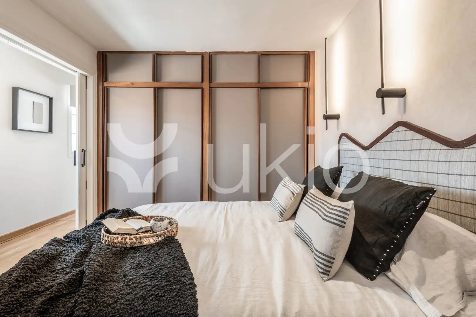 Schlafzimmer von Dachboden zur Miete in Madrid mit Klimaanlage, Heizung und Terrasse