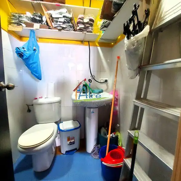 Baño de Local en traspaso en Almonte con Aire acondicionado