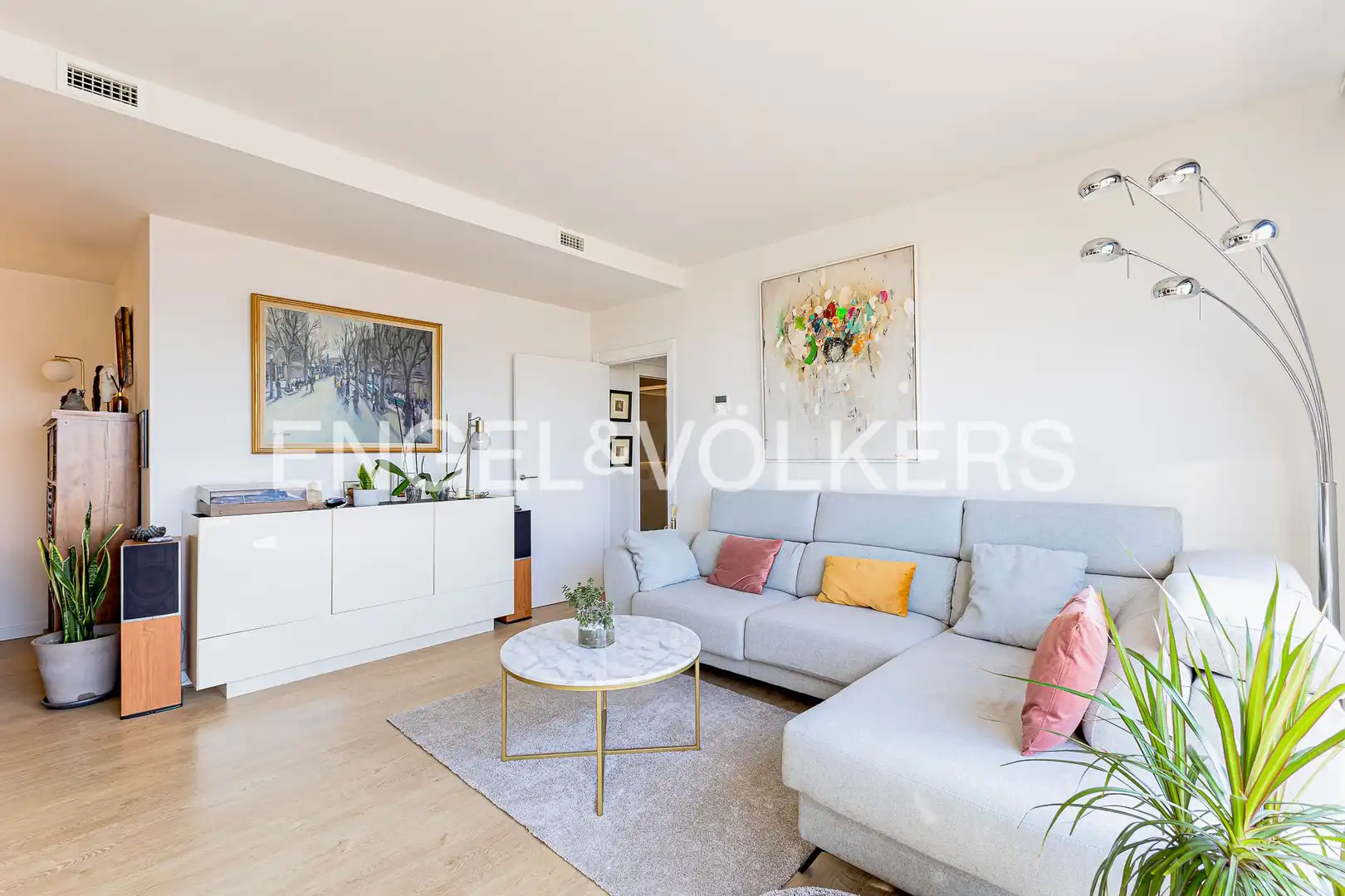 Sala d'estar de Àtic en venda en L'Hospitalet de Llobregat amb Aire condicionat, Calefacció i Parquet