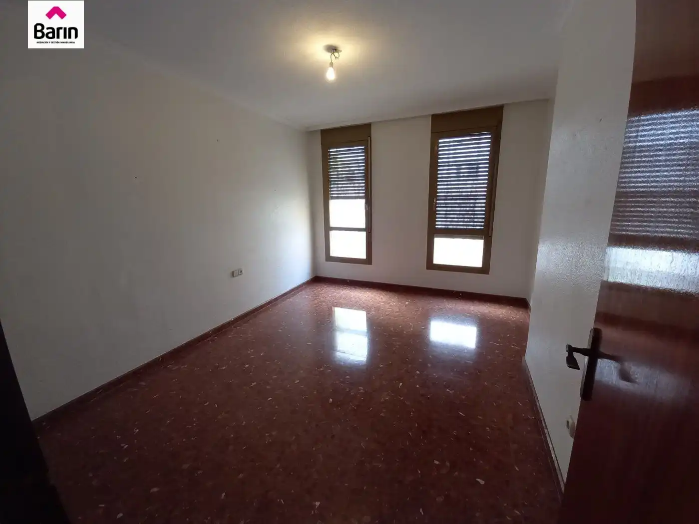 Wohnung zum Verkauf in Córdoba mit Klimaanlage, Terrasse und Abstellraum
