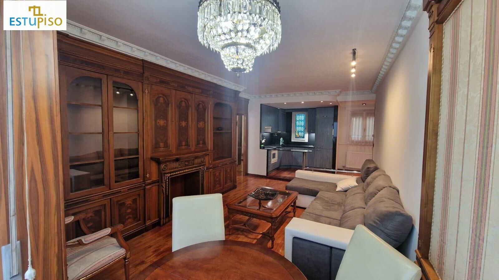 Sala d'estar de Pis en venda en Vitoria - Gasteiz amb Calefacció, Jardí privat i Parquet