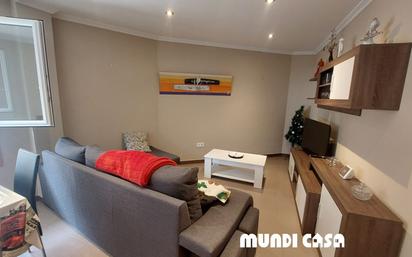 Sala d'estar de Apartament en venda en Boiro amb Moblat