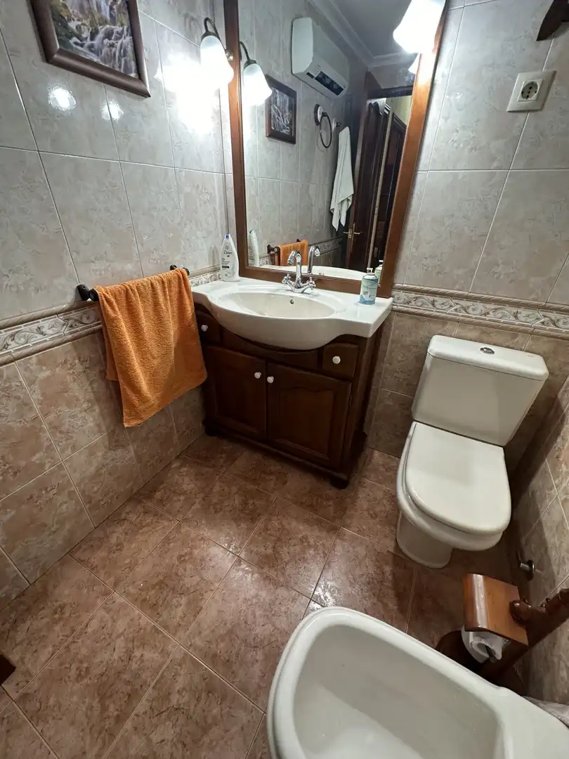Badezimmer von Wohnung zum Verkauf in Linares mit Klimaanlage und Heizung
