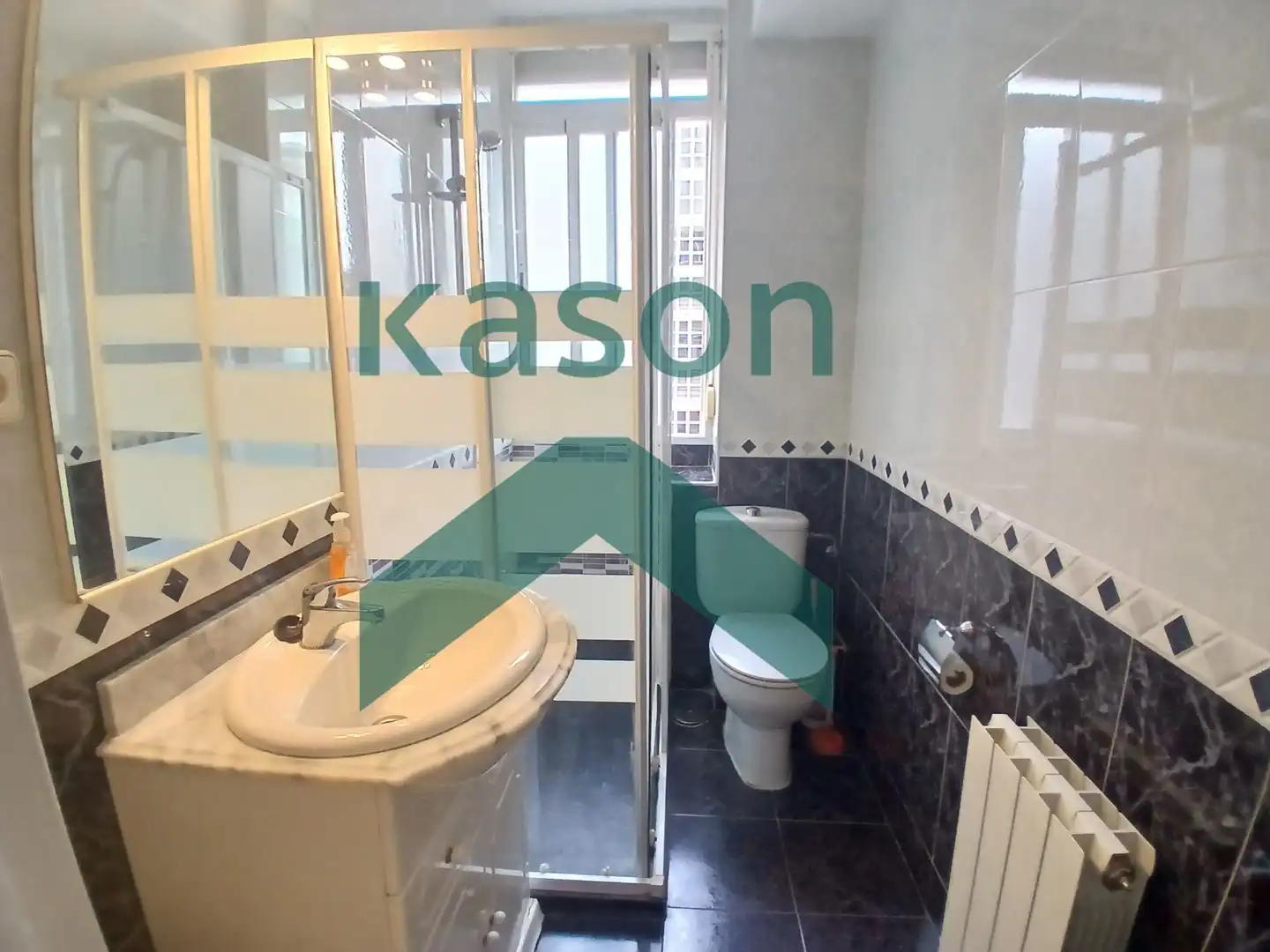 Bathroom of Flat for sale in Madrid  with Heating, Terrace and Furnished