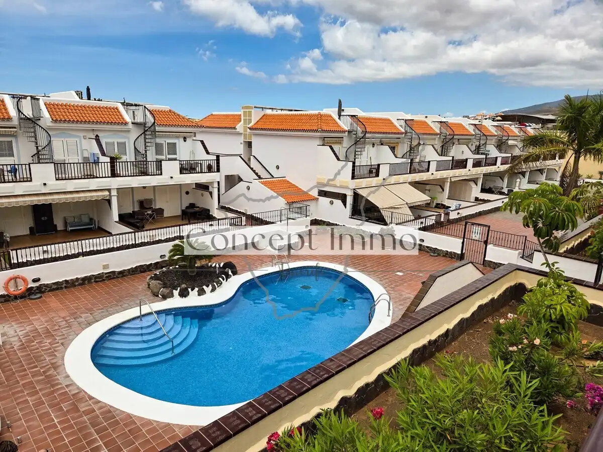Vista exterior de Planta baja en venta en Arona con Terraza, Trastero y Alarma