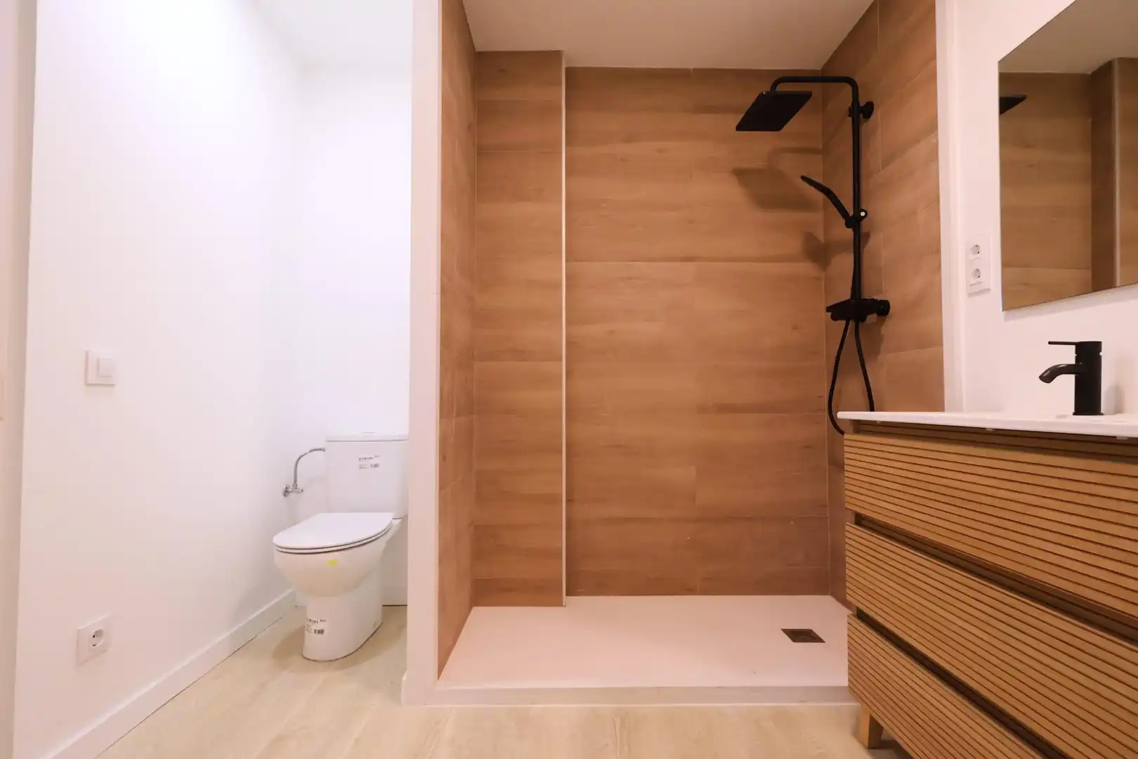 Bathroom of Ground floor for sale in Vilanova i la Geltrú  with Parquet flooring