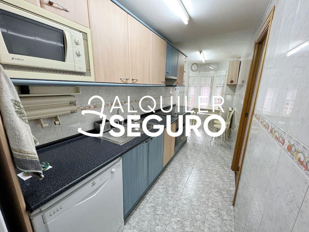 Kitchen of Flat to rent in  Madrid Capital  with Air Conditioner, Heating and Terrace