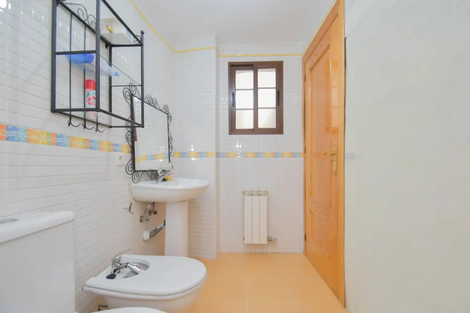 Bathroom of Flat for sale in Las Gabias  with Air Conditioner and Storage room