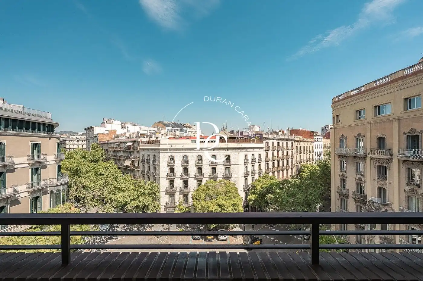 Piso con terraza en venta en Carrer del Bruc