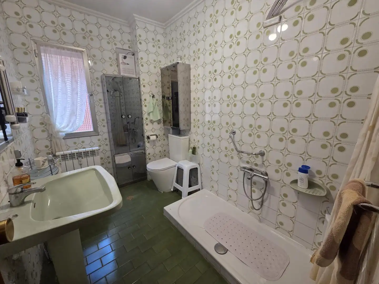 Bany de Pis en venda en Teruel amb Calefacció i Moblat