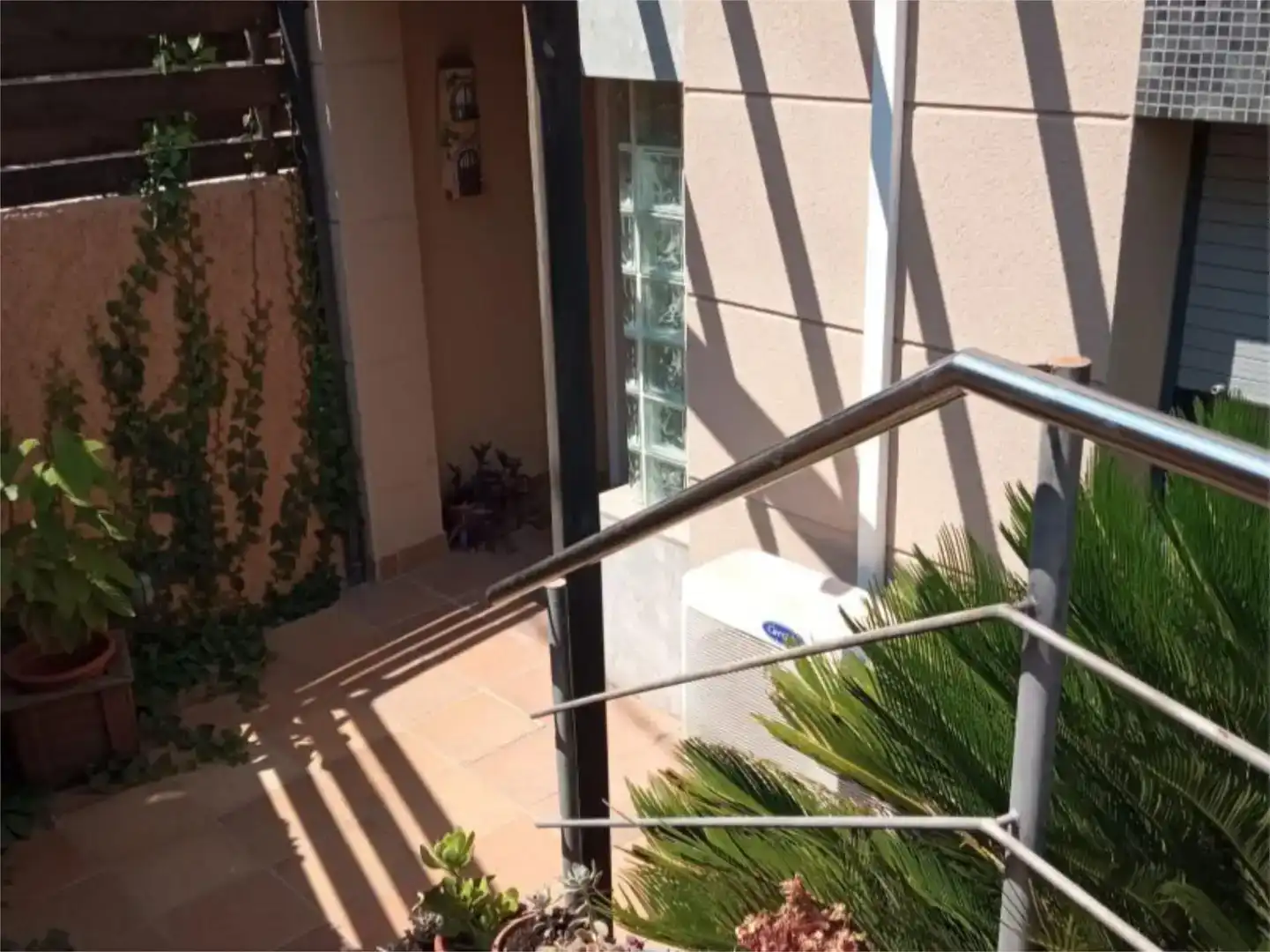 Terrassa de Casa adosada per a compartir en Vallirana amb Parquet, Piscina i Moblat