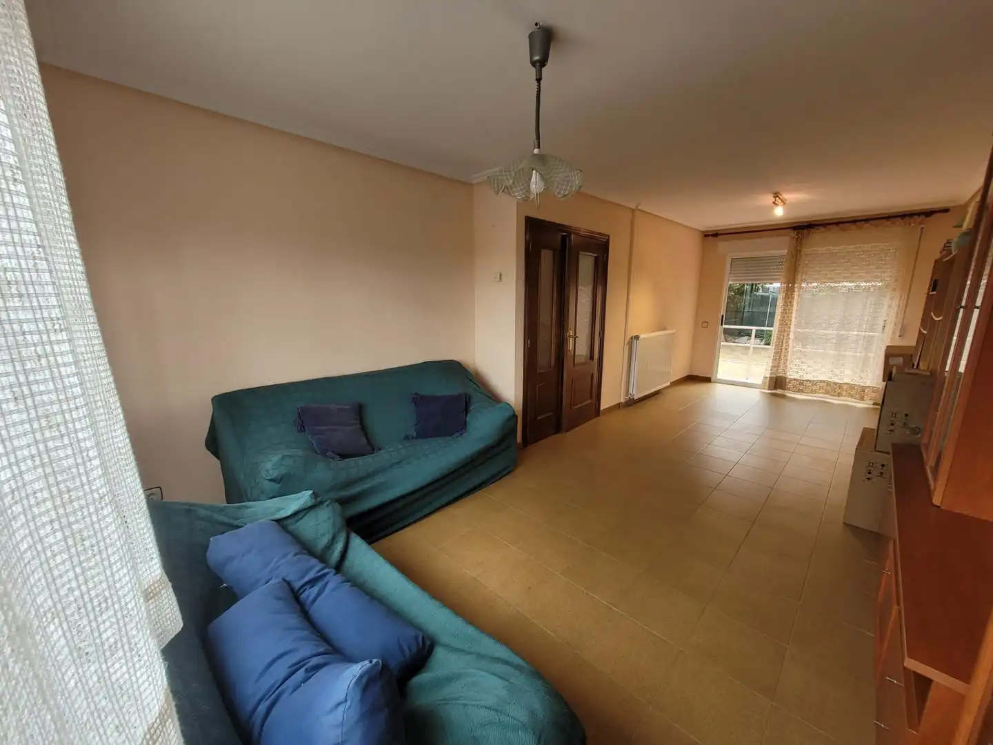 Sala d'estar de Casa adosada en venda en Carrascal de Barregas amb Calefacció, Jardí privat i Parquet