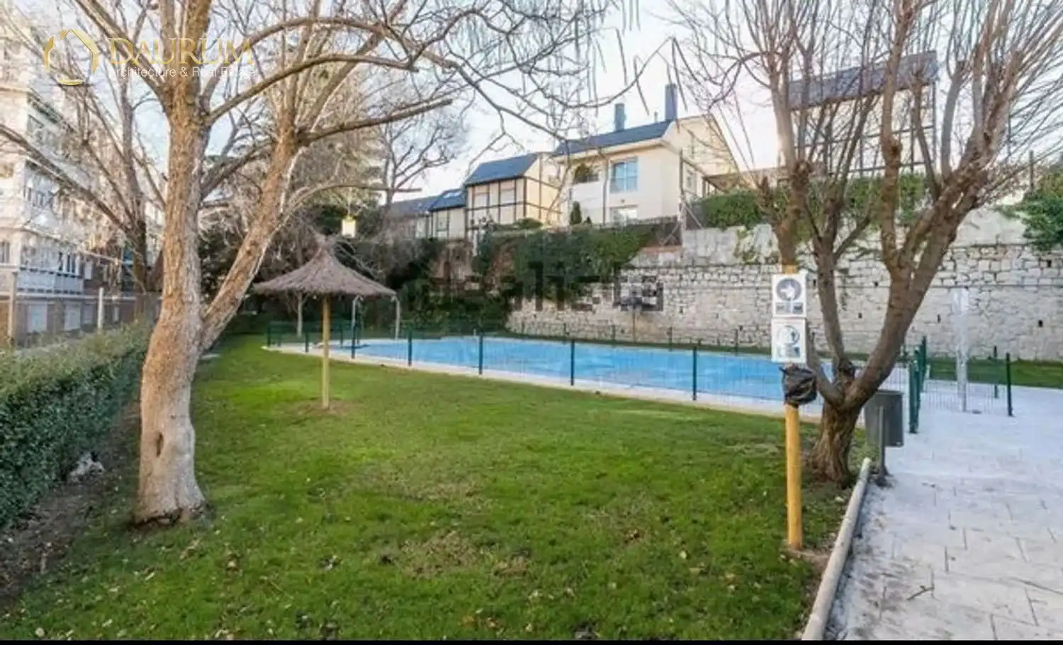 Piscina de Piso en venta en Madrid con Calefacción, Piscina y Amueblado