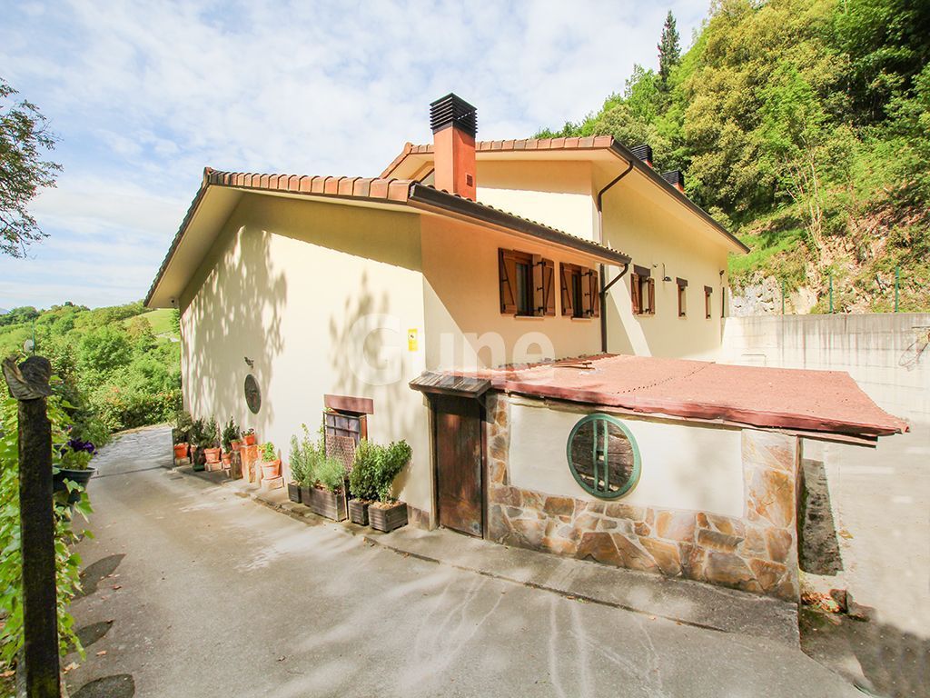 Vista exterior de Casa o chalet en venta en Ezkio-Itsaso con Calefacción