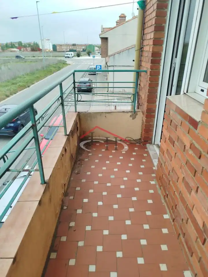 Terrassa de Casa o xalet en venda en León Capital  amb Calefacció, Terrassa i Balcó