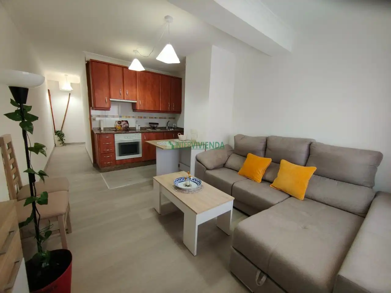 Sala d'estar de Dúplex en venda en Vigo  amb Calefacció i Moblat