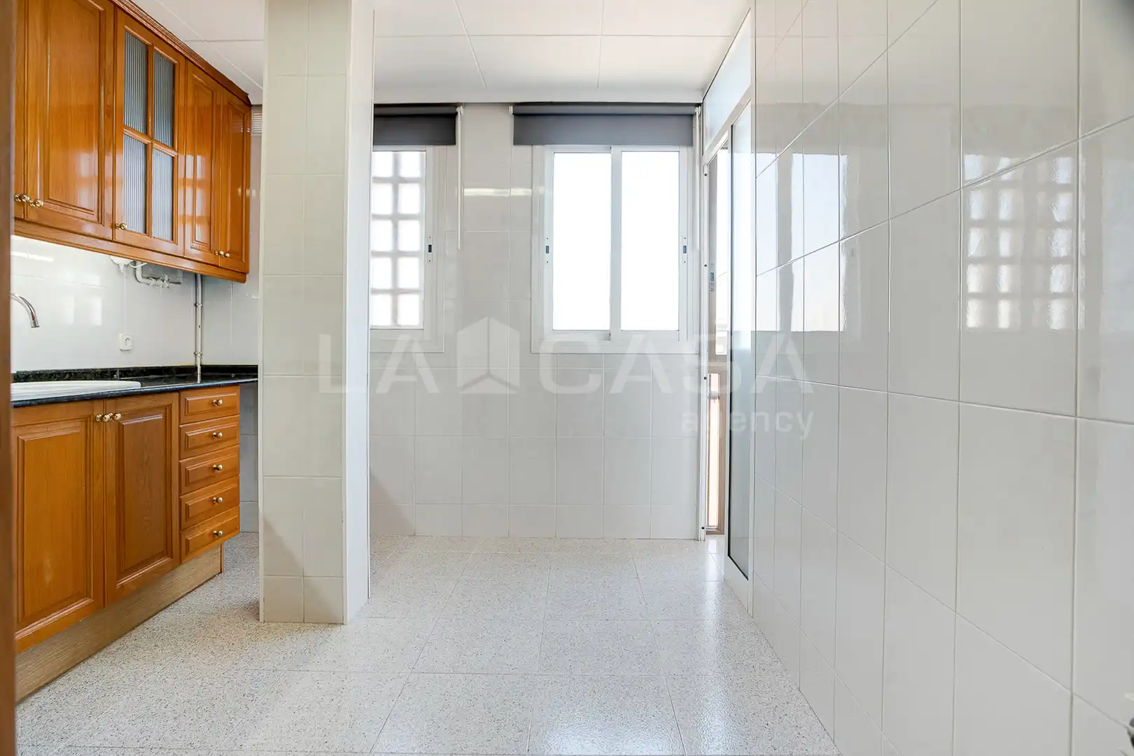 Cocina de Piso en venta en Barcelona con Calefacción y Balcón