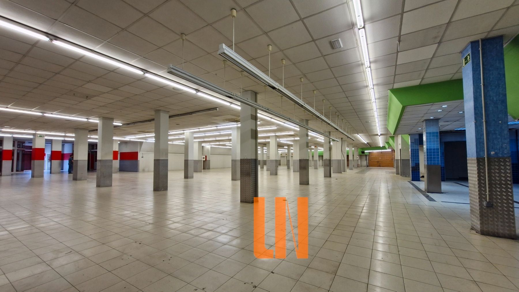 Local de lloguer en A Coruña Capital  amb Aire condicionat, Calefacció i Internet