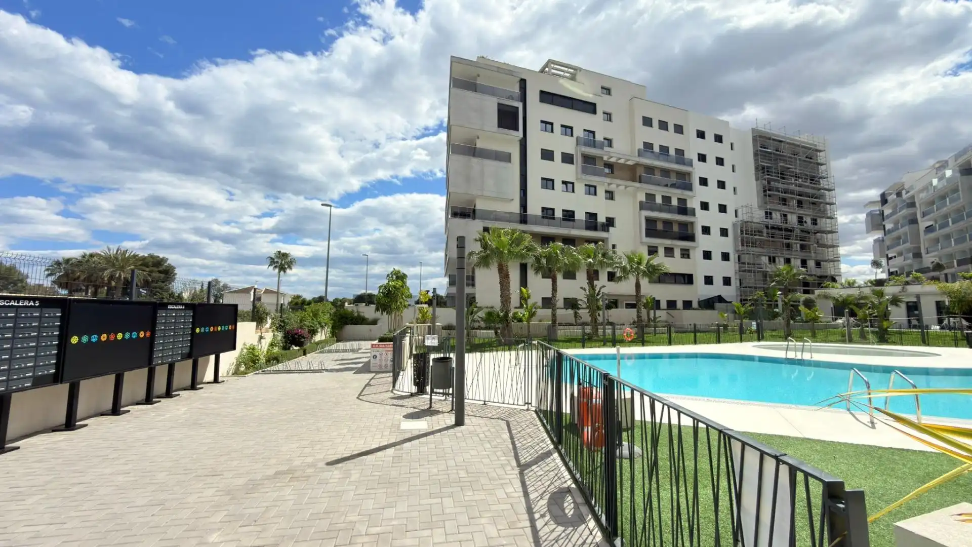 Vista exterior de Apartament en venda en Orihuela amb Aire condicionat, Calefacció i Jardí privat