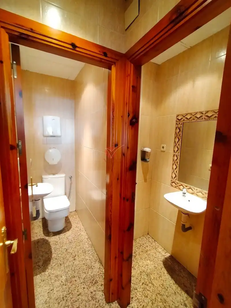 Baño de Local de alquiler en Cuenca